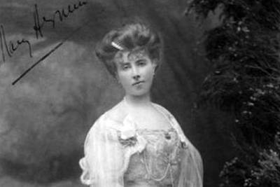 „Aus dem Salon der Auguste Ufer: Elizabeth von Arnim"